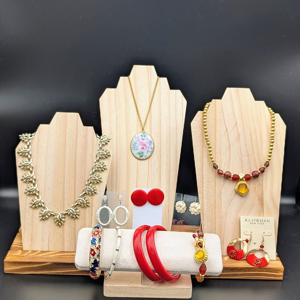 Vintage Romantic Meets Retro Red" Jewelry Collection – 12 Pieces